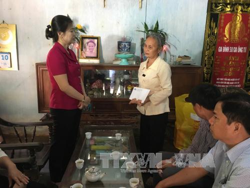  Ủy ban ATGT Quốc gia thăm hỏi gia đình nạn nhân tử nạn ảnh 1